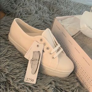 White platform Supergas